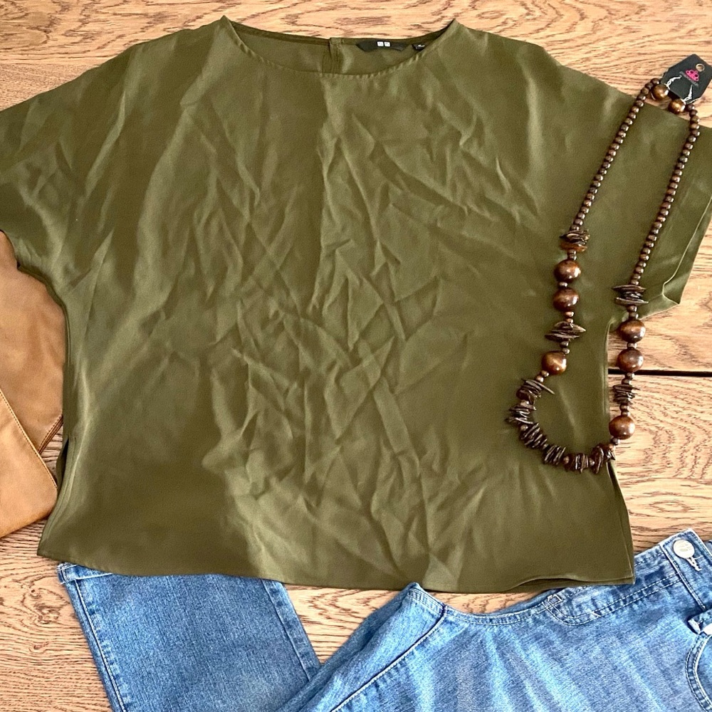 Uniqlo women’s blouse size M
